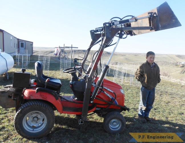 Anthony M., Craig, CO. Simplicity 16HP loader | simplicity garden tractor loader right side