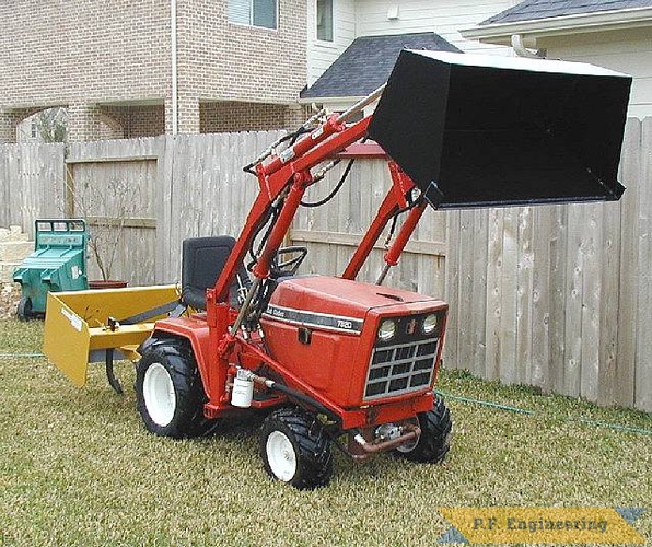 Gary C. in Texas built a custom loader for his Diesel Cub Cadet 782D garden tractor | Cub Cadet 782D garden tractor loader_1