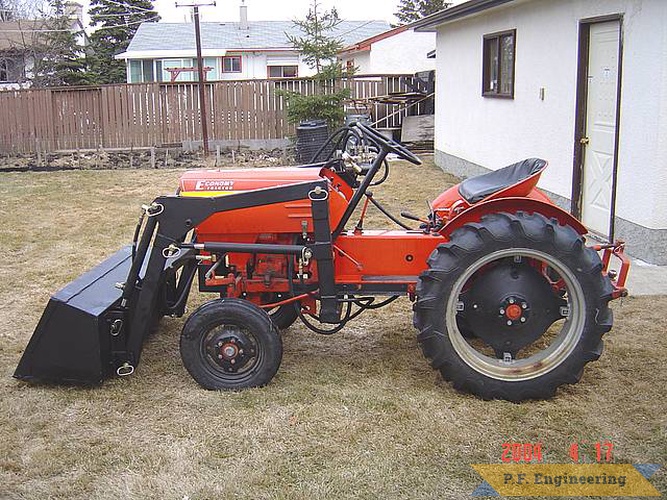 Brent A. from St. Andrews, Manitoba, Canada built this loader for his Economy Power King compact tractor | Economy Power King compact tractor loader_1