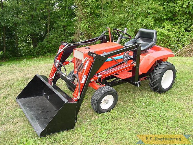 Loe L. in Huntington, WV built this front end loader for his Gravely 8122 garden tractor | Gravely 8122 garden tractor loader_1