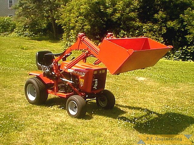 Doug H. from Seneca Falls, NY built this loader for his Ingersoll LGT 318 Garden Tractor, nice work Doug! | Ingersoll LGT 318 Garden Tractor Loader_2