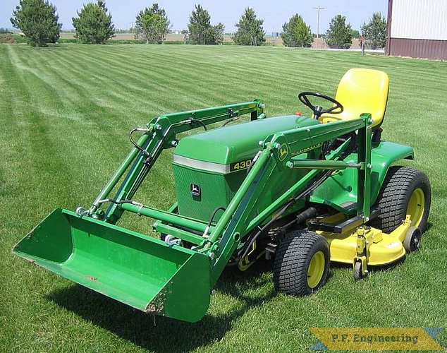 Gerry Brown in Omaha, NE did a great job building this loader for his John Deere 430 Garden Tractor | John Deere 430 Garden Tractor Loader_5