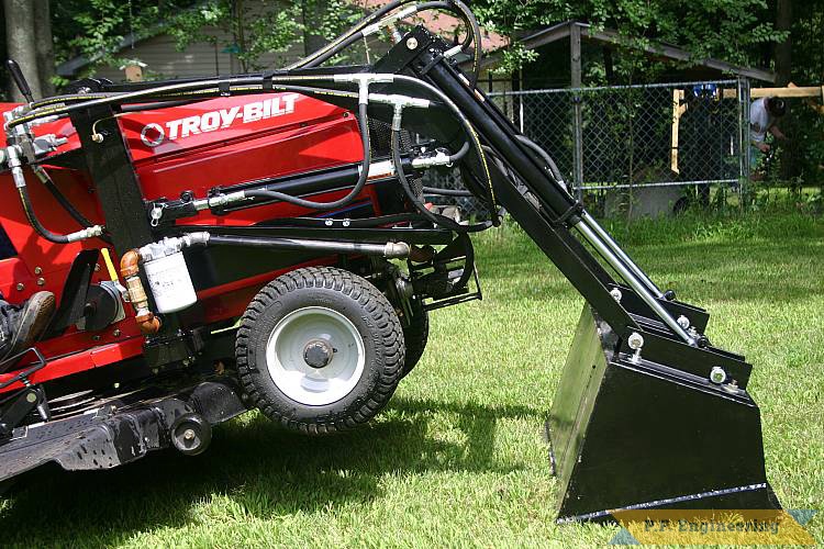 Richard, i like that you can use the mower deck simultaneously, nice work! | Troy-Bilt GTX 20 garden tractor loader_1