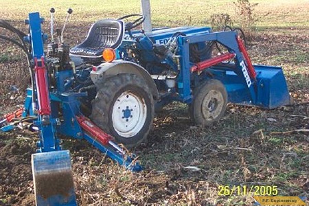 Ford 1100 compact tractor loader_2